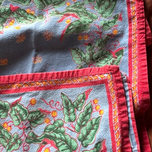 4 Williams Sonoma square dinner napkins. Blue with reds floral - Picture 5 of 6
